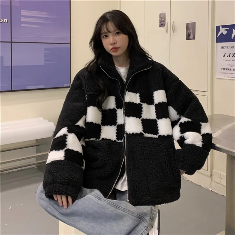 Зимняя Теплая Куртка Harajuku с воротником «хомут», утепленная куртка из овечьей шерсти, винтажная Шахматная черная хлопковая куртка на молнии
Зимняя Теплая Куртка Harajuku с воротником «хомут», утепленная куртка из овечьей шерсти, винтажная Шахматная черная хлопковая куртка на молнии