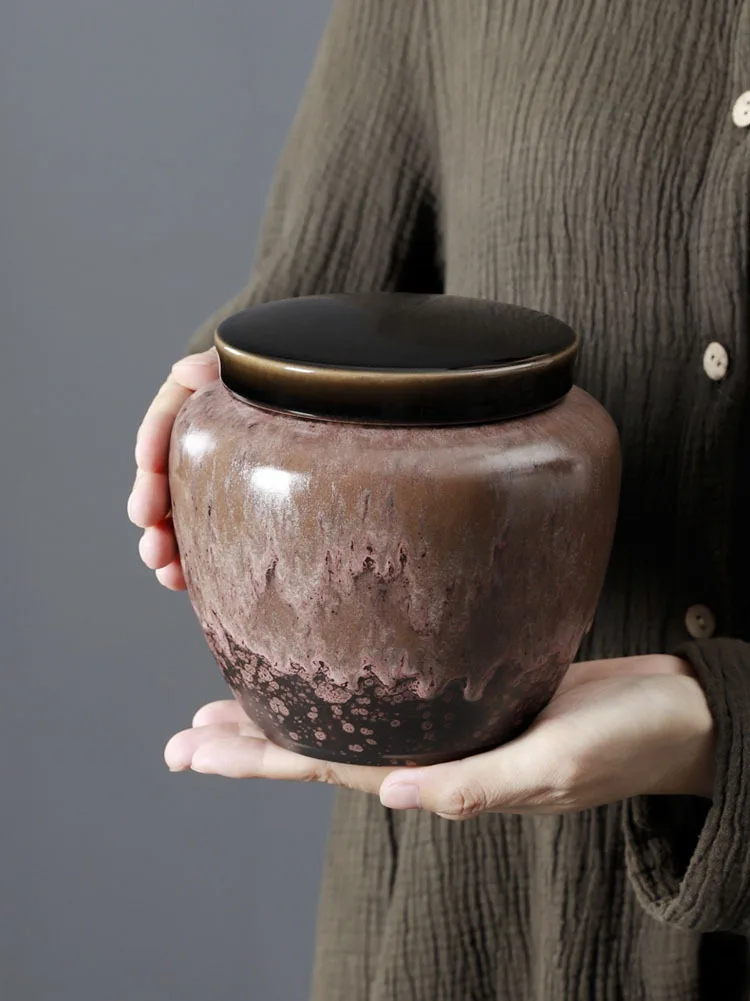 Antique Ceramic Tea Tank Metal Lid Retro Sealed Glaze Jar Candy Coffee Storage Jar Kitchen Spice Grain Tank Gift Home Decoration
Antique Ceramic Tea Tank Metal Lid Retro Sealed Glaze Jar Candy Coffee Storage Jar Kitchen Spice Grain Tank Gift Home Decoration