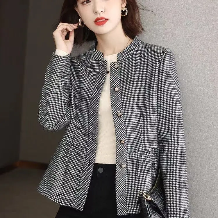 2022 High-quality Korean New Women Elegant Fashion Plaid Jacket Women Fall Long Sleeve Soft Classic Coats Casual Ladies Q237
2022 High-quality Korean New Women Elegant Fashion Plaid Jacket Women Fall Long Sleeve Soft Classic Coats Casual Ladies Q237