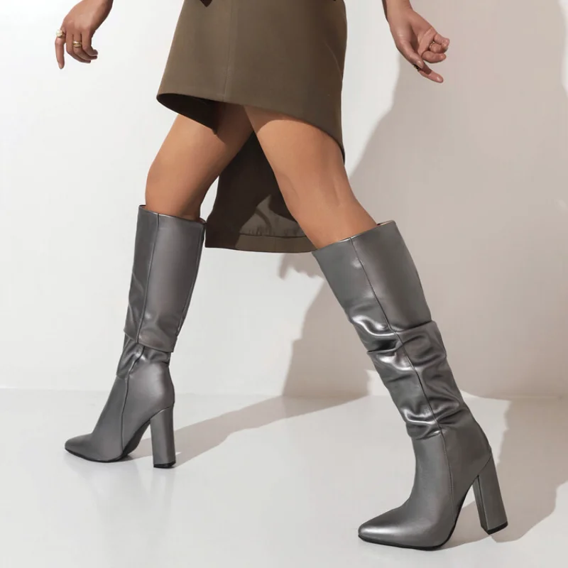 

Женские Плиссированные сапоги до колена, сапоги из искусственной кожи на высоком устойчивом каблуке, с острым носком, большой размер 43, для зимы, 2023