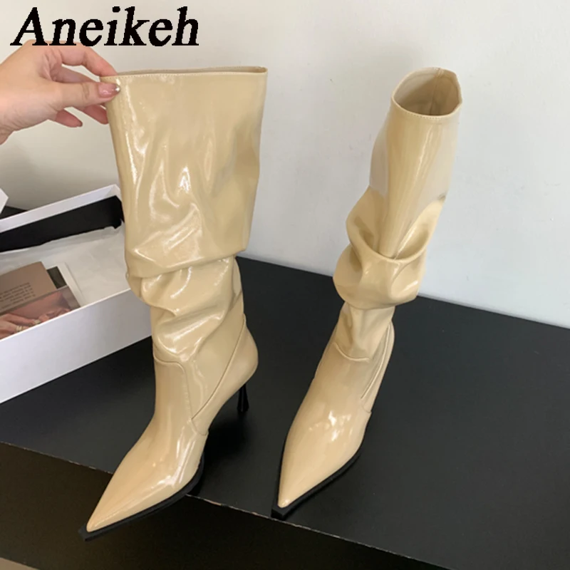 

Модные плиссированные сапоги Aneikeh 2024 с острым носком на тонком каблуке, на молнии, женские сапоги до колена из лакированной кожи, свободные Современные Сапоги