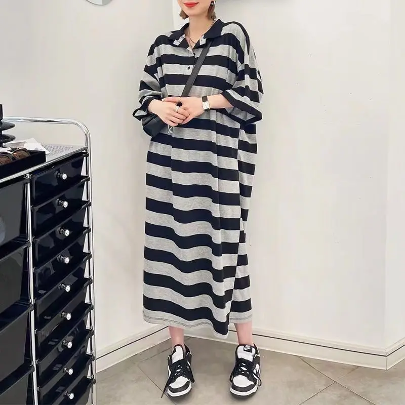 Summer New Striped Loose T Shirt Dresses Polo Neck Short Sleeve Plus Size Mid Length Dress Vintage Fashion Women Clothing
Summer New Striped Loose T Shirt Dresses Polo Neck Short Sleeve Plus Size Mid Length Dress Vintage Fashion Women Clothing