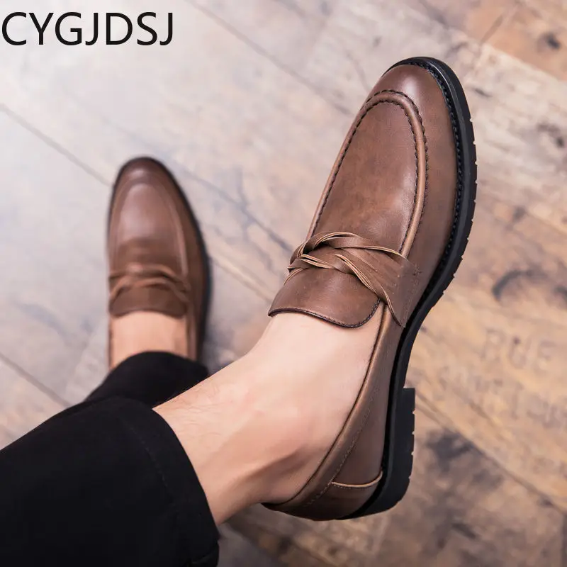 Italiano Oxford Shoes for Men Office 2023 Slip on Shoes Men Business Suit Casuales Formal Shoes Coiffeur Wedding Dress Chaussure
Italiano Oxford Shoes for Men Office 2023 Slip on Shoes Men Business Suit Casuales Formal Shoes Coiffeur Wedding Dress Chaussure