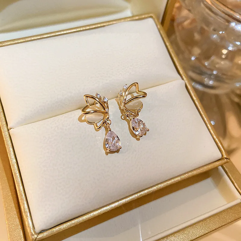 Trendy Stud Earrings Opal Butterfly For Women Girls Metal Chain Jewelry Ladies Classic Fashion Gift Wedding Party
Trendy Stud Earrings Opal Butterfly For Women Girls Metal Chain Jewelry Ladies Classic Fashion Gift Wedding Party