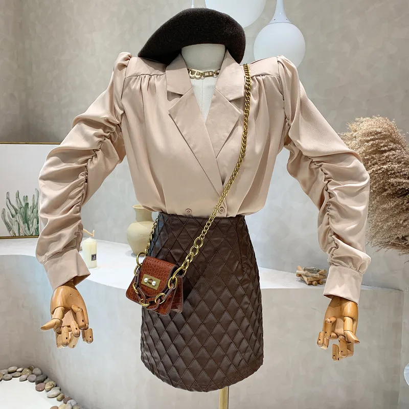 New Women's Clothing 2022 Autumn V-neck pleated Long sleeve Shirt Top Plaid PU Hip Wrap Skirt two-piece set
New Women's Clothing 2022 Autumn V-neck pleated Long sleeve Shirt Top Plaid PU Hip Wrap Skirt two-piece set