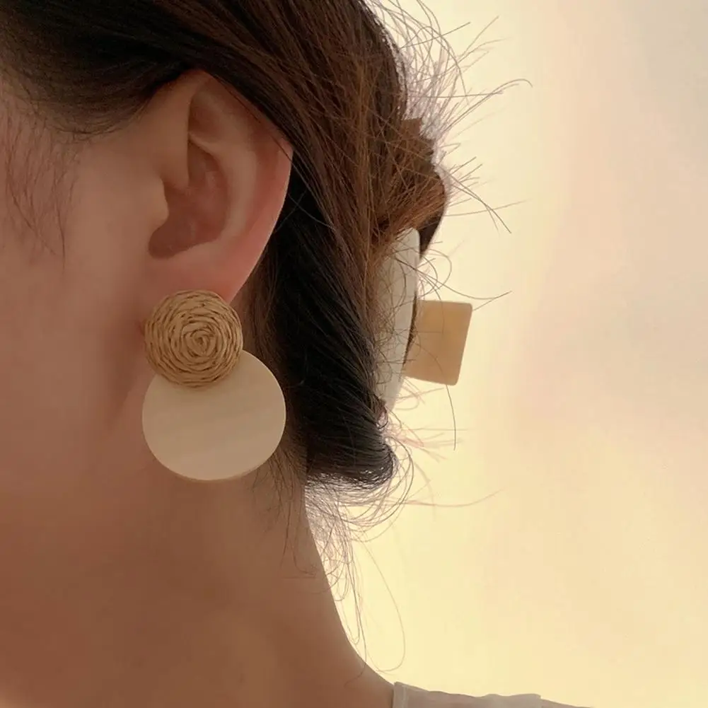 Popular Retro Wear-resistant Wooden Hoop Ring Raffia Straw Splicing Ear Studs Fashion Jewelry Ladies Earrings for Dating
Popular Retro Wear-resistant Wooden Hoop Ring Raffia Straw Splicing Ear Studs Fashion Jewelry Ladies Earrings for Dating