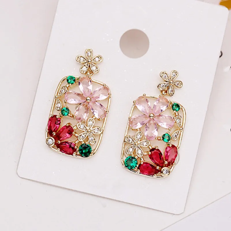 UMQ Vintage Gold Flower Hollow out Earrings for Women AAA Cubic Zirconia 925 Silver Post Jewelry Woman Party Friend Gift Box
UMQ Vintage Gold Flower Hollow out Earrings for Women AAA Cubic Zirconia 925 Silver Post Jewelry Woman Party Friend Gift Box