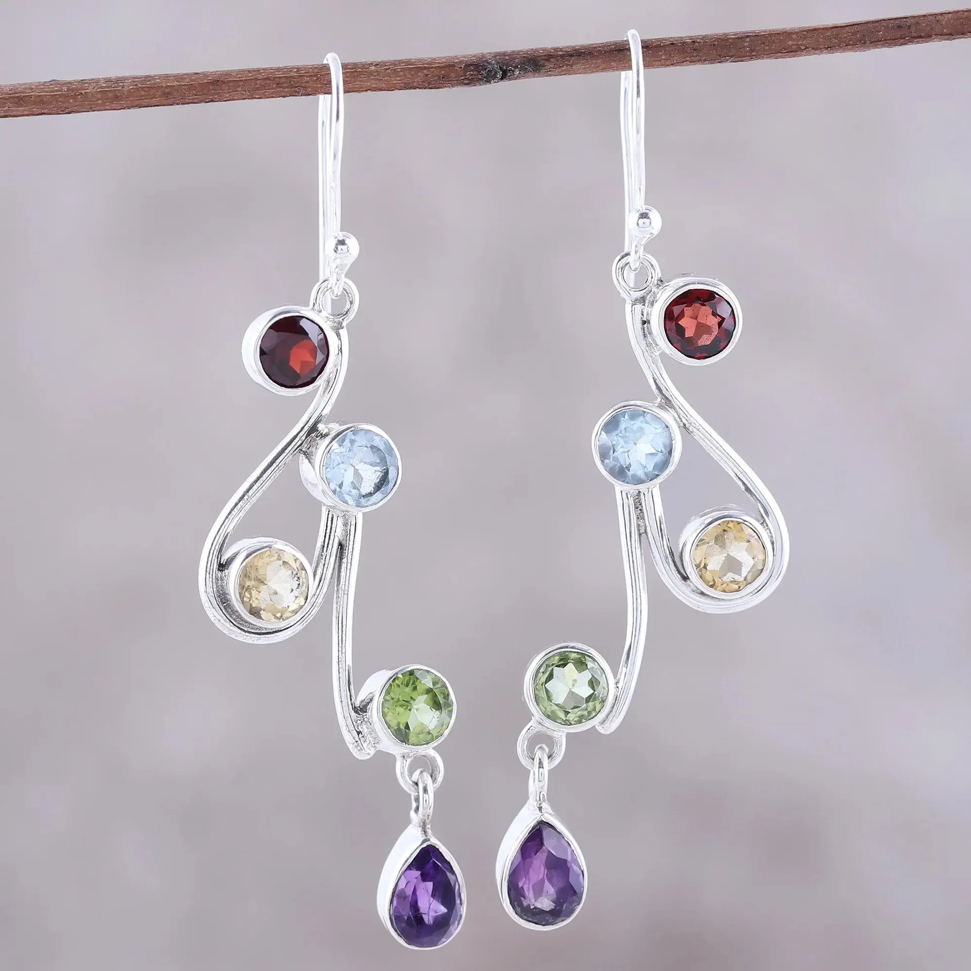 European and American Style Inlaid Colorful Zircon Fashion Earrings Simple Earrings Popular High-quality Long Earrings Wholesale
European and American Style Inlaid Colorful Zircon Fashion Earrings Simple Earrings Popular High-quality Long Earrings Wholesale