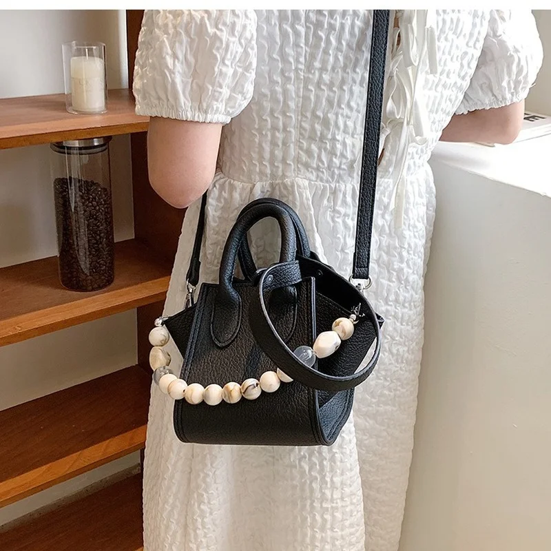 Popular Niche Women's Shoulder Bag 2022 Summer New Trendy All-match Messenger Bag Pearl Fashion Simple Portable Wing Bag
Popular Niche Women's Shoulder Bag 2022 Summer New Trendy All-match Messenger Bag Pearl Fashion Simple Portable Wing Bag