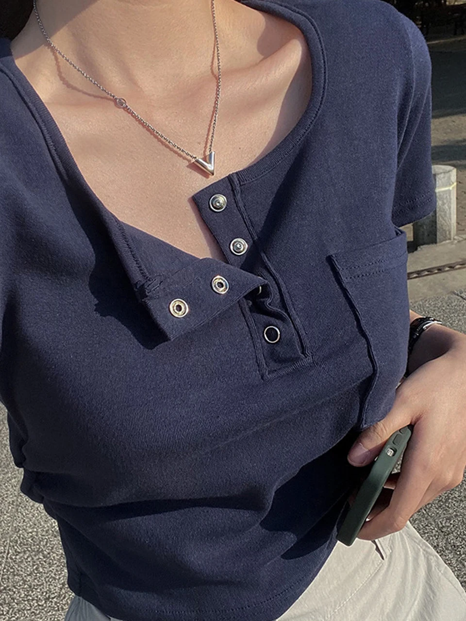 Solid Color Short Sleeve T-shirt Women's Volleyball Button Side Pleated Pullover Casual T Shirt Tops Harajuku Y2k Clothes Summer
Solid Color Short Sleeve T-shirt Women's Volleyball Button Side Pleated Pullover Casual T Shirt Tops Harajuku Y2k Clothes Summer