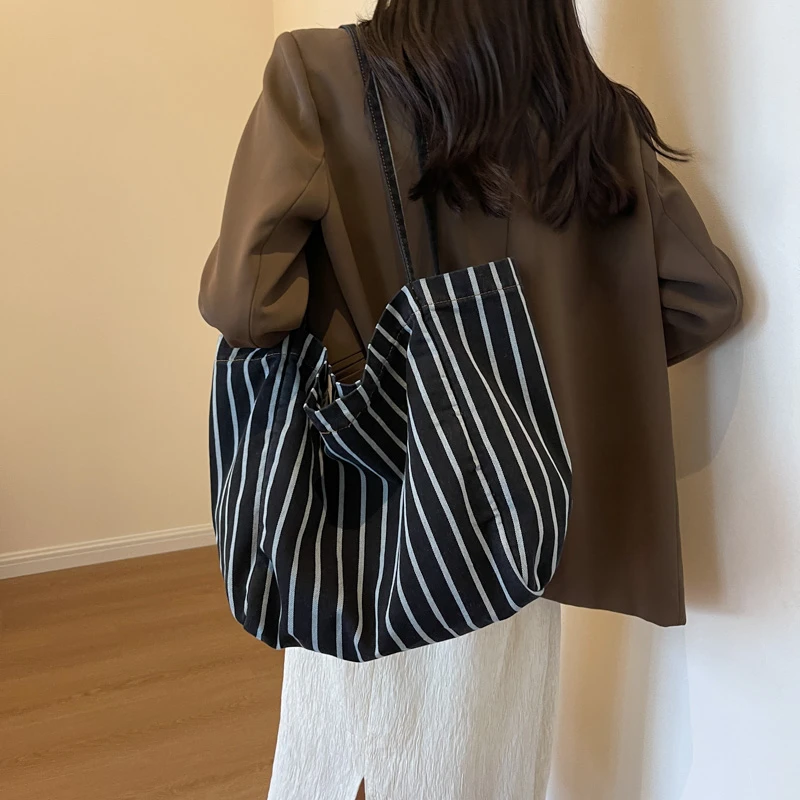 Высококачественная осенне-зимняя женская сумка, универсальная, вместительная сумка через плечо, молодежная мода, удобная сумка для покупок 
Высококачественная осенне-зимняя женская сумка, универсальная, вместительная сумка через плечо, молодежная мода, удобная сумка для покупок