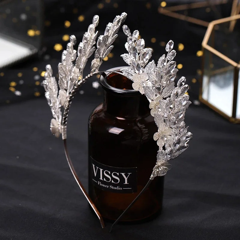 New Crystal Headband Of Women Noble Wedding Bride Love Shiny Silver Color Flower Leaf Crown Hair Jewelry Brithday Gift
New Crystal Headband Of Women Noble Wedding Bride Love Shiny Silver Color Flower Leaf Crown Hair Jewelry Brithday Gift