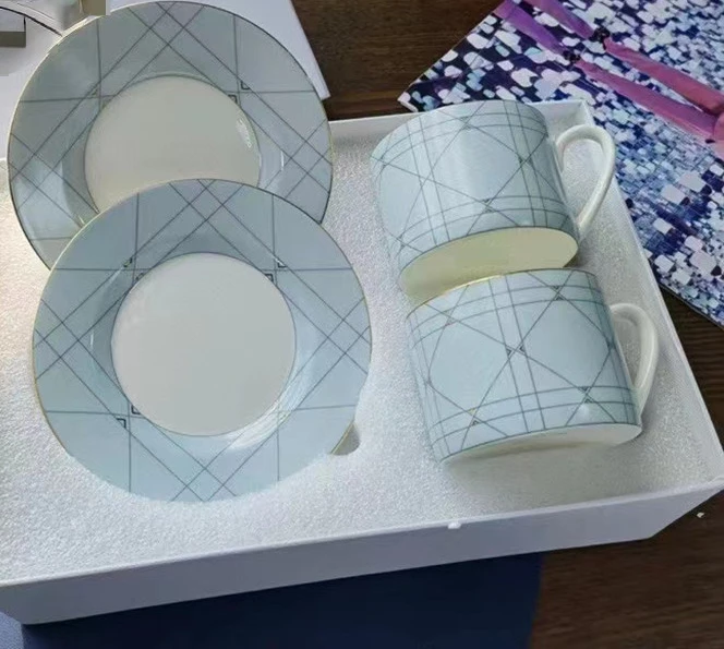 European-style British Ceramic Couple Mug Water Cup Nordic Afternoon Tea Cup Coffee Cup Bone China Mug
European-style British Ceramic Couple Mug Water Cup Nordic Afternoon Tea Cup Coffee Cup Bone China Mug