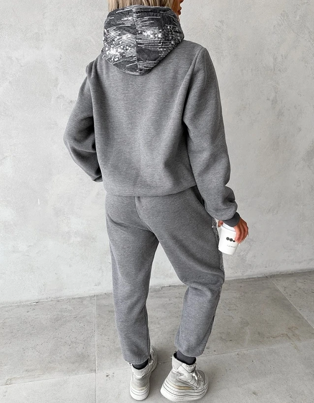 New Women's 2023 Hot Selling Contrast Sequins Hooded Sweatshirt and Pocket Design Sweatpants Set In Stock 
New Women's 2023 Hot Selling Contrast Sequins Hooded Sweatshirt and Pocket Design Sweatpants Set In Stock