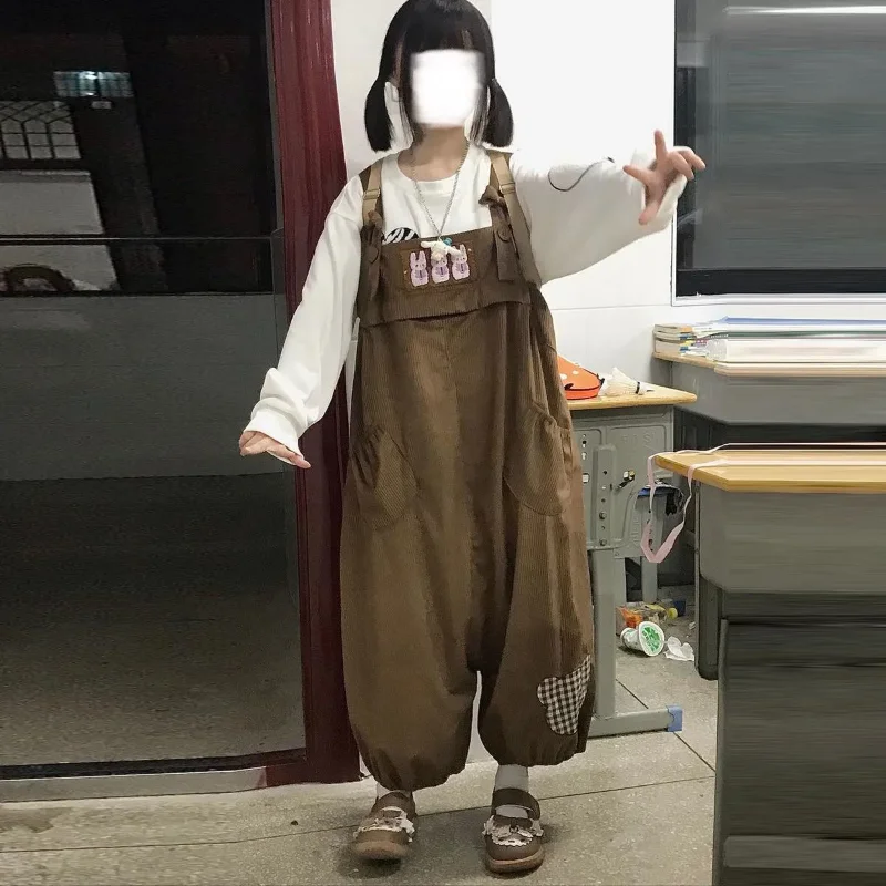 Комбинезон вельветовый женский в японском стиле, винтажный Свободный комбинезон в стиле преппи, широкие брюки с мультяшной вышивкой, весна-осень 
Комбинезон вельветовый женский в японском стиле, винтажный Свободный комбинезон в стиле преппи, широкие брюки с мультяшной вышивкой, весна-осень