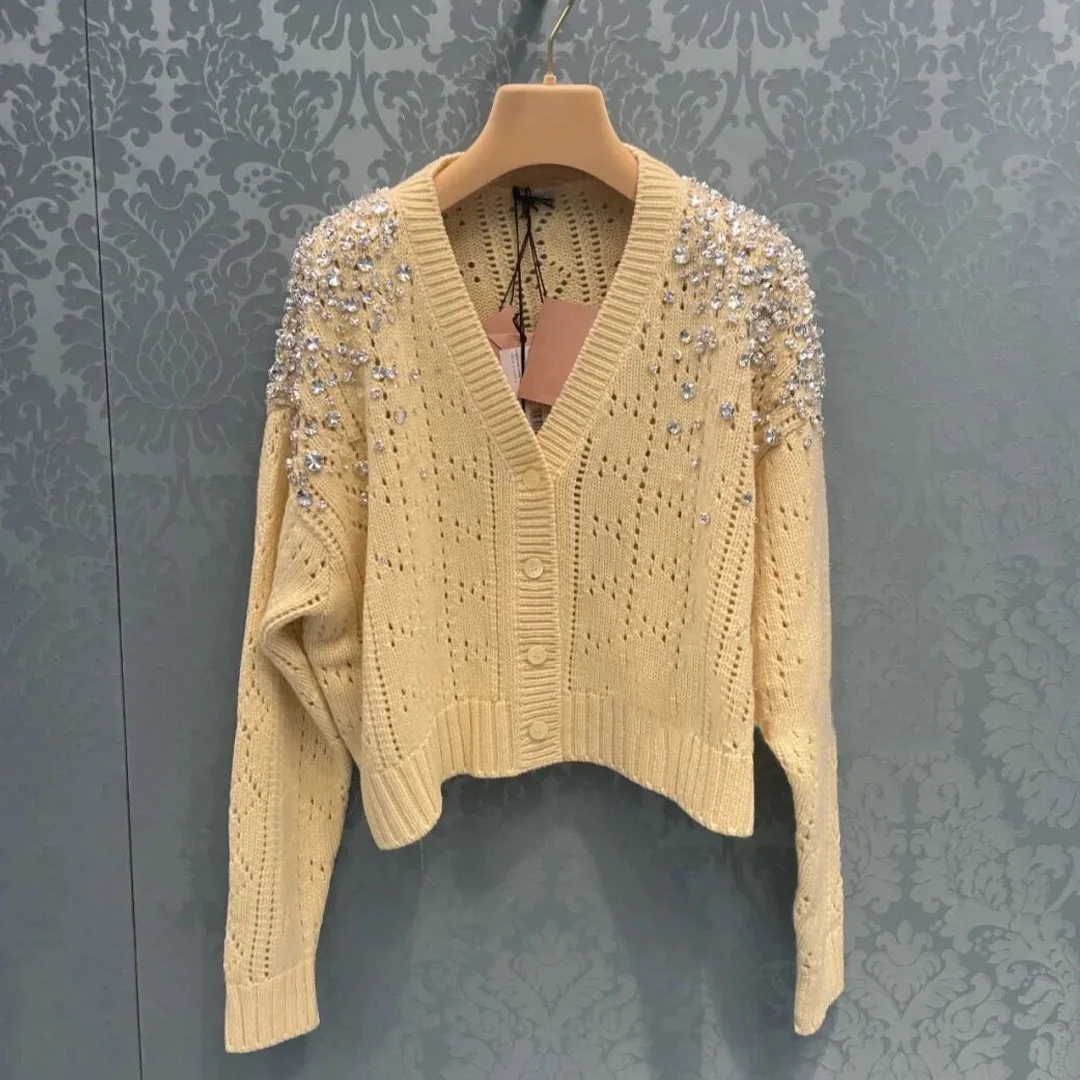 22 Fashion Classic Trendy luxury design Autumn Winter New Diamond Studded V-neck Loose Bat Sleeve Thickened Sweater
22 Fashion Classic Trendy luxury design Autumn Winter New Diamond Studded V-neck Loose Bat Sleeve Thickened Sweater