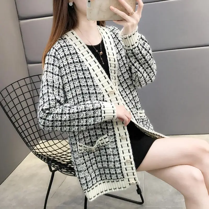 Cardigan Coat Women's Loose Spring Autumn Winter New Mid-length Houndstooth Knitted Cardigan Sweater
Cardigan Coat Women's Loose Spring Autumn Winter New Mid-length Houndstooth Knitted Cardigan Sweater