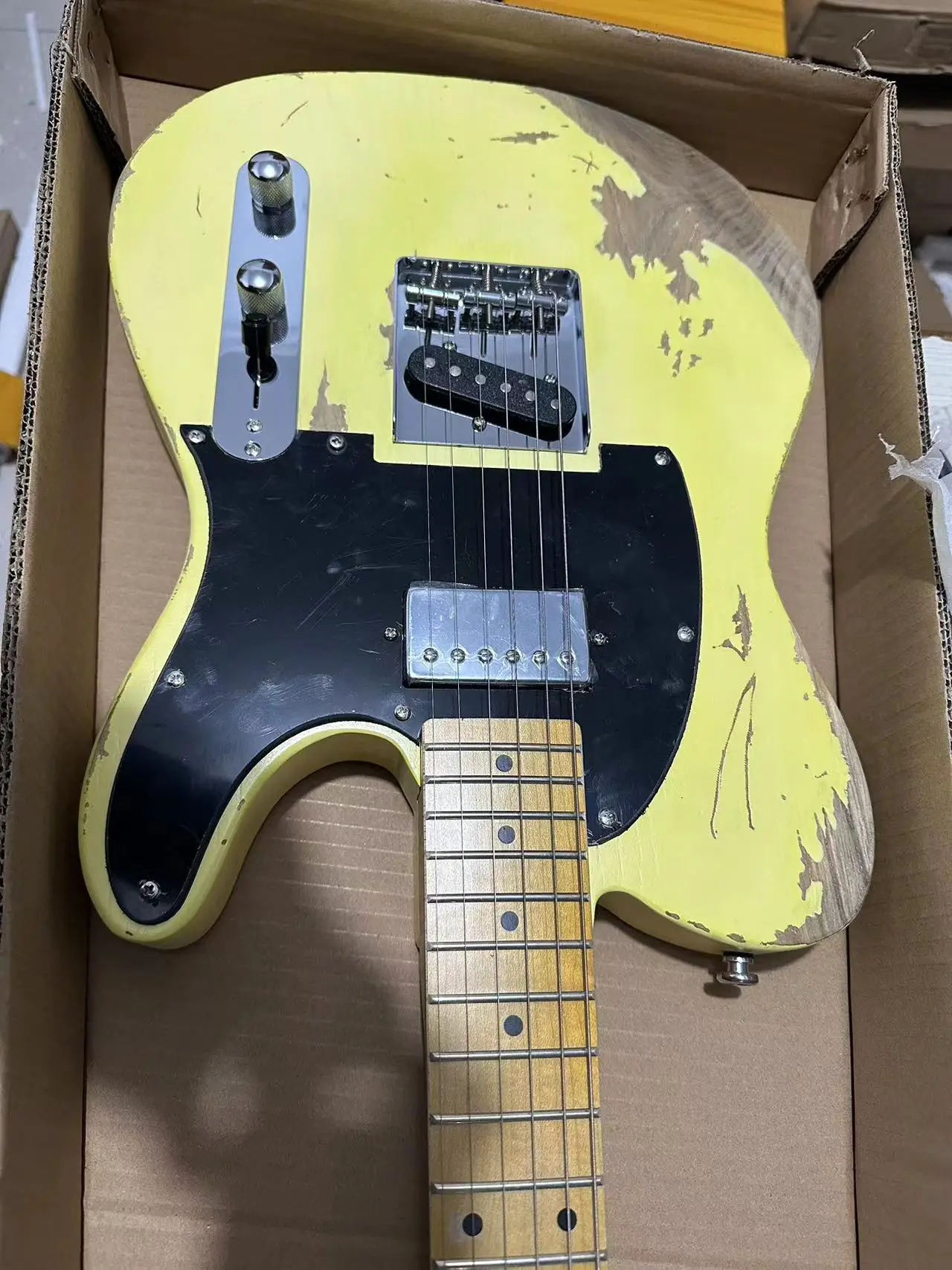 High end custom electric guitar, classic inlay, rosewood fingerboard, premium veneer, in stock supply, fast shipping, free shipp
High end custom electric guitar, classic inlay, rosewood fingerboard, premium veneer, in stock supply, fast shipping, free shipp