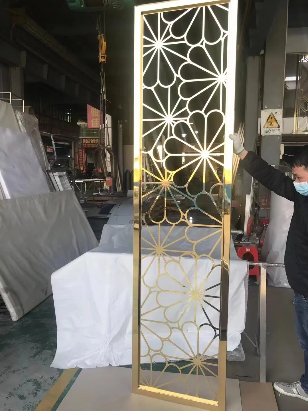 Carved partition wall living room bedroom custom grille new Chinese porch retro entry screen decorative seat screen
Carved partition wall living room bedroom custom grille new Chinese porch retro entry screen decorative seat screen