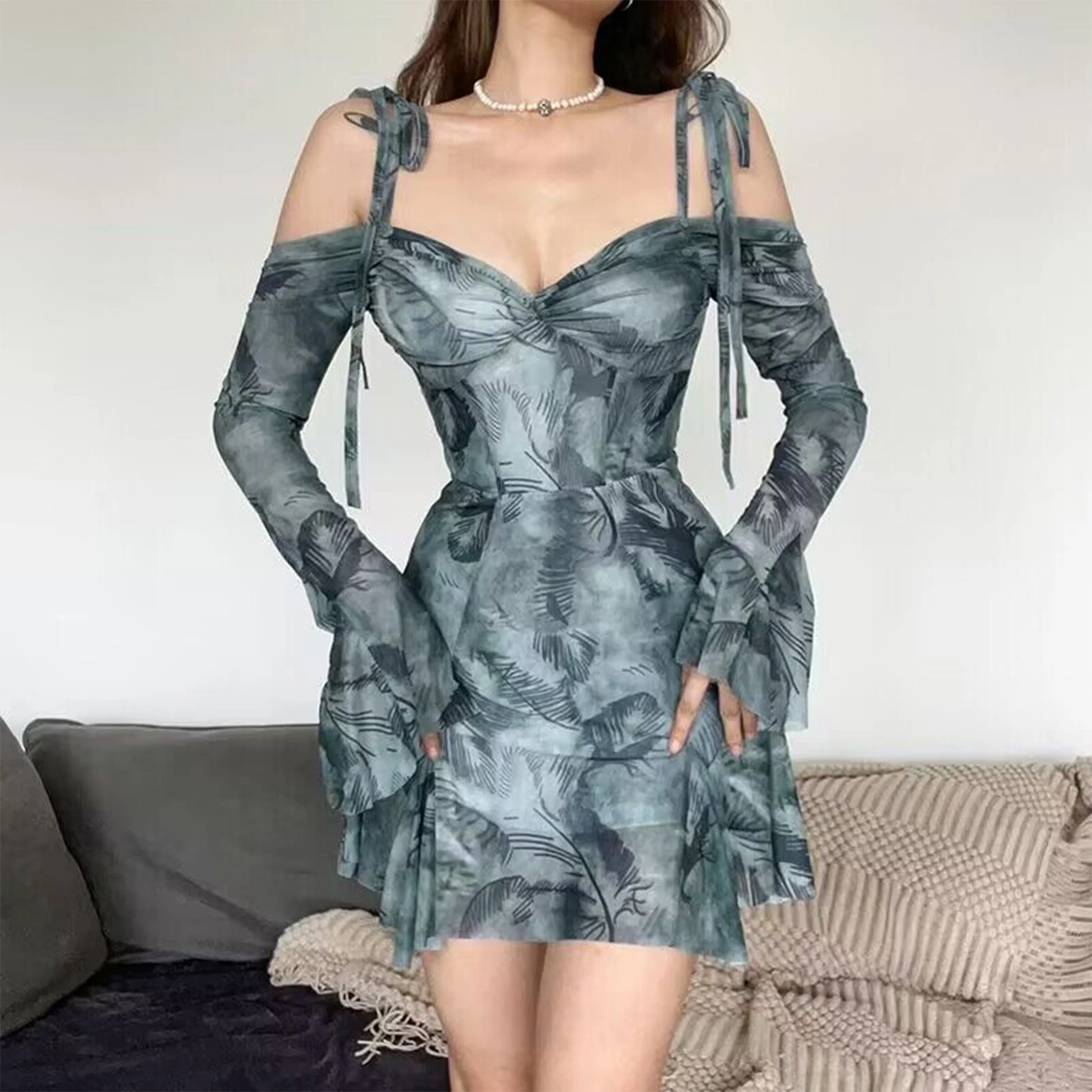 Y2K Cocktail Mini Dress Off Shoulder Women Spaghetti Strap Dress Flare Sleeve Printed Backless Fashion Summer Club Party Dress
Y2K Cocktail Mini Dress Off Shoulder Women Spaghetti Strap Dress Flare Sleeve Printed Backless Fashion Summer Club Party Dress