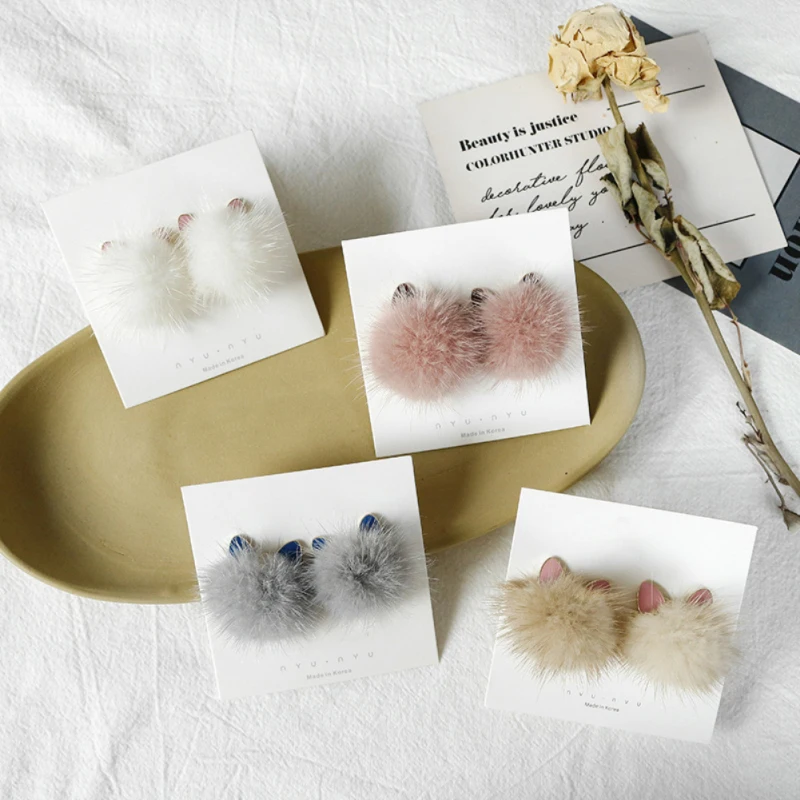 Winter Hair Ball Dripping Oil Cat Ear Earrings White Fur Ball Stud Earrings Korean Fashion Winter Jewelry Girls Gift
Winter Hair Ball Dripping Oil Cat Ear Earrings White Fur Ball Stud Earrings Korean Fashion Winter Jewelry Girls Gift