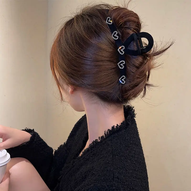 

Vintage Velvet Heart Rhinestone Hair Claw Hairpin Fashion Korean Retro Black Flocking Hair Clip for Women Girls Hair Accessories