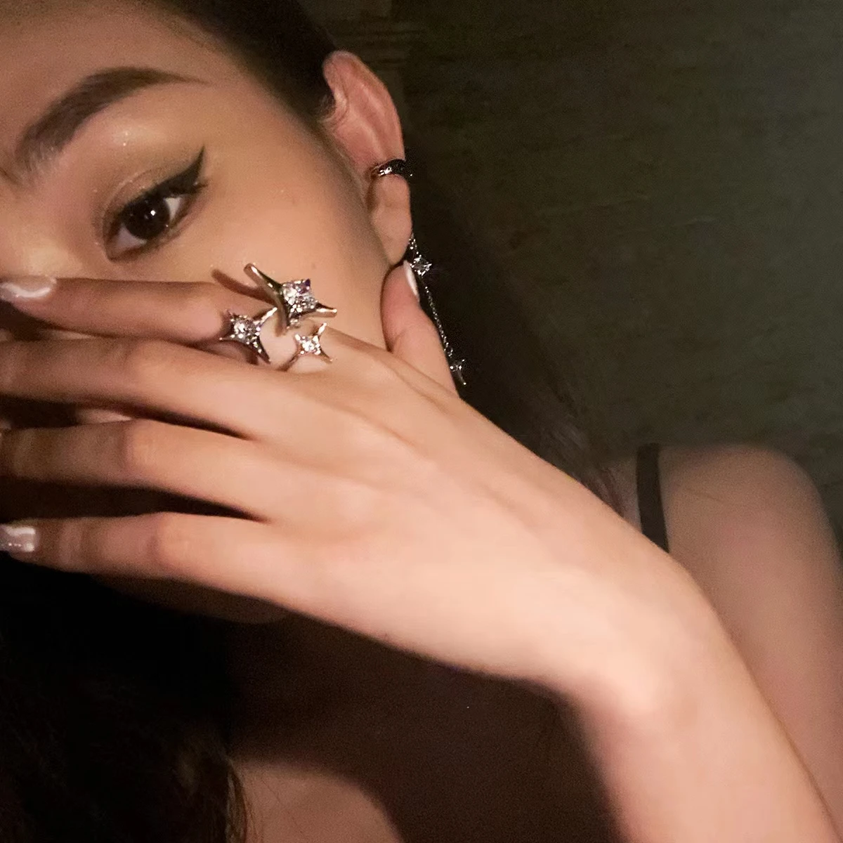 Fashion personality irregular starry mouth rings light luxury temperament index finger ring woman
Fashion personality irregular starry mouth rings light luxury temperament index finger ring woman