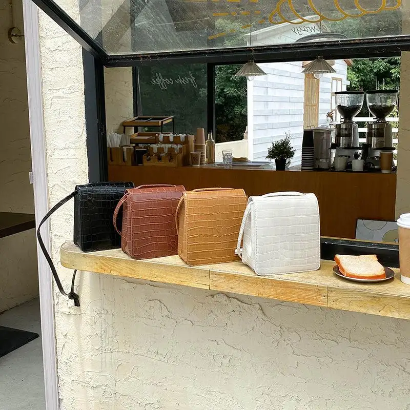 Модные сумки аллигатора для женщин с крокодиловым узором, сумка через плечо с клапаном, Женская квадратная сумка, повседневные сумки с ручк...
Модные сумки аллигатора для женщин с крокодиловым узором, сумка через плечо с клапаном, Женская квадратная сумка, повседневные сумки с ручк...