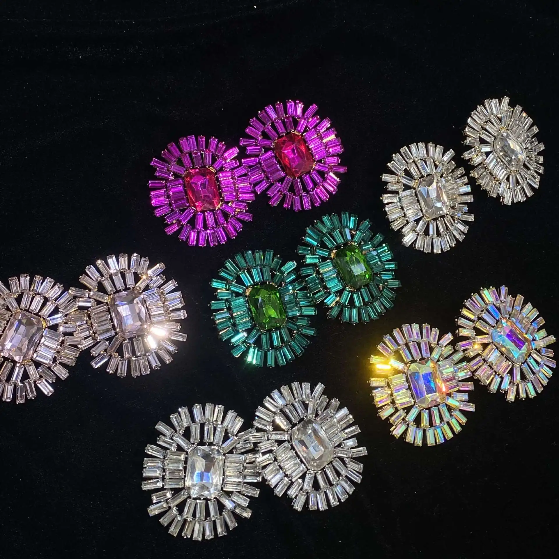 Новинка, Лидер продаж, модные женские блестящие овальные висячие серьги Стразы, современные модные женские ювелирные изделия, аксессуары 
Новинка, Лидер продаж, модные женские блестящие овальные висячие серьги Стразы, современные модные женские ювелирные изделия, аксессуары