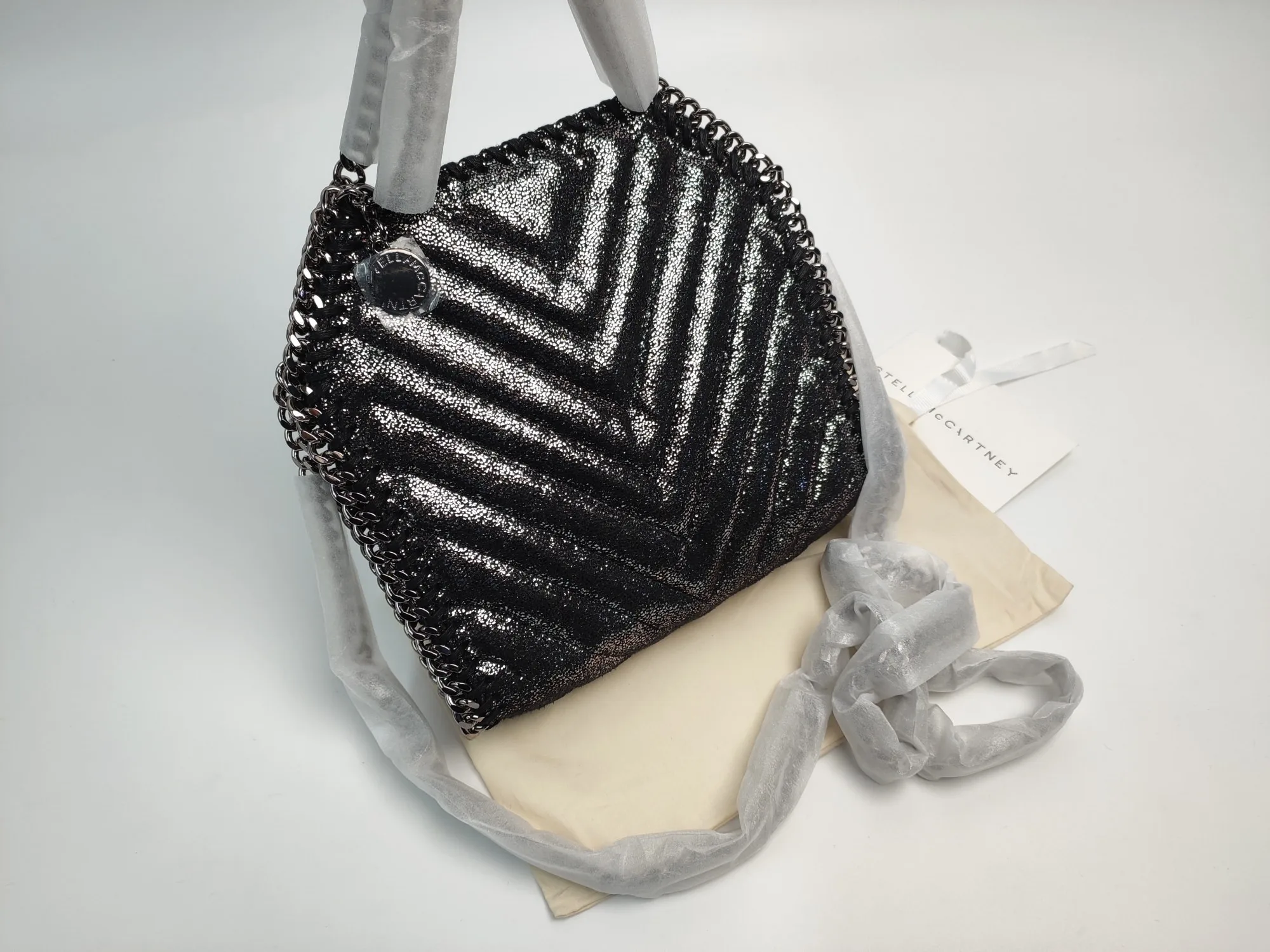 Fashion trend One shoulder cross body handbag British High top 100%Original Material women's chain Stella bag
Fashion trend One shoulder cross body handbag British High top 100%Original Material women's chain Stella bag