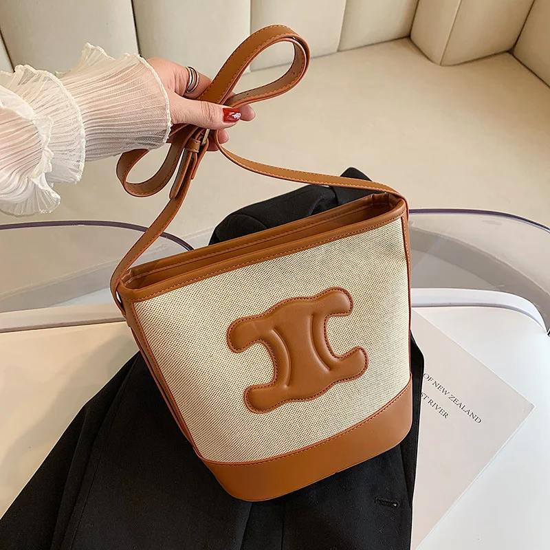 Fashion Shoulder Bags PU Leather Tote Bag 2023 Ladies Shopping Handbag Designer Handle Bags Niche Design Crossbody Bucket Bag
Fashion Shoulder Bags PU Leather Tote Bag 2023 Ladies Shopping Handbag Designer Handle Bags Niche Design Crossbody Bucket Bag