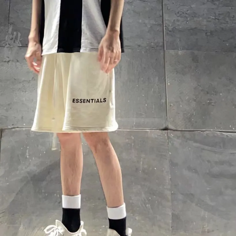 2023 ESSENTIALS Letter Printing Men Pure Cotton Brand Beach Pants Casual Shorts Sweat Pants Hip Hop Breathable Sports Shorts Tee
2023 ESSENTIALS Letter Printing Men Pure Cotton Brand Beach Pants Casual Shorts Sweat Pants Hip Hop Breathable Sports Shorts Tee