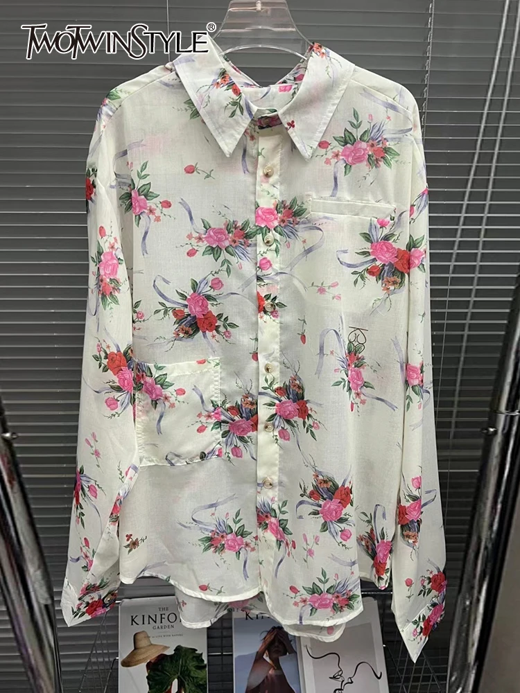 TWOTWINSTYLE Printing Shirt For Women Lapel Long Sleeve Spliced Pockets Casual Loose Blouse Spring Female Fashion Clothing 2023
TWOTWINSTYLE Printing Shirt For Women Lapel Long Sleeve Spliced Pockets Casual Loose Blouse Spring Female Fashion Clothing 2023