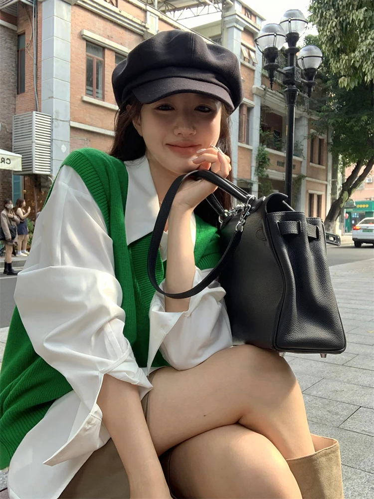 GBB0943 Sleeveless V-neck short knitted vest+long sleeved shirt 2022 new sweet cool fashion two-piece set
GBB0943 Sleeveless V-neck short knitted vest+long sleeved shirt 2022 new sweet cool fashion two-piece set