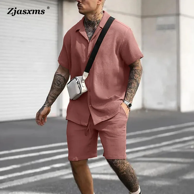 2023 Men Summer Office Solid Two Piece Set Fashion Casual Lapel T-shirt and Drawstring Pant Suits Men Sportswear Pocket Clothing
2023 Men Summer Office Solid Two Piece Set Fashion Casual Lapel T-shirt and Drawstring Pant Suits Men Sportswear Pocket Clothing