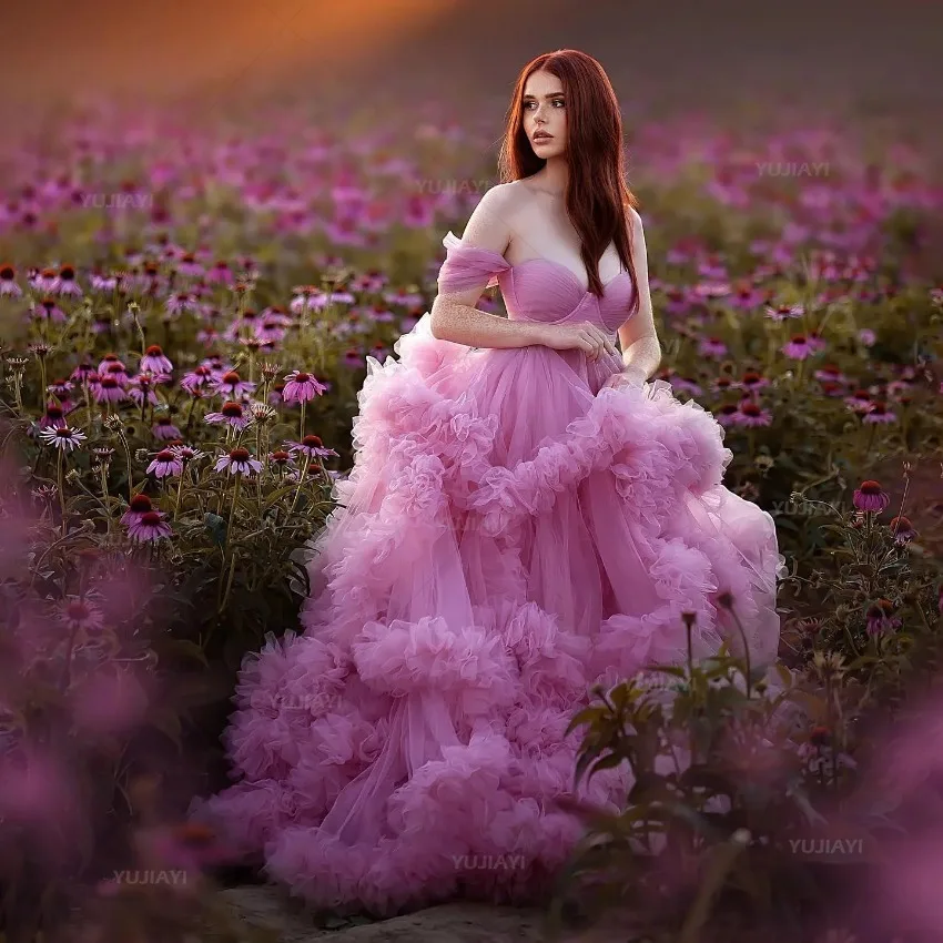 Pink Dresses for Women Off The Shoulder Fluffy Tulle Tiered Ruffles Pregnant Women Robe Off Shoulder Sweetheart Girls Prom Gowns
Pink Dresses for Women Off The Shoulder Fluffy Tulle Tiered Ruffles Pregnant Women Robe Off Shoulder Sweetheart Girls Prom Gowns