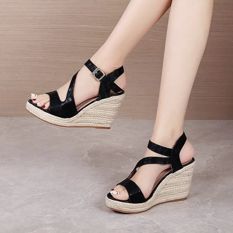 2022 Leisure Fashion Espadrilles Women Wedges Heeled Women Buckle Shoes Summer Sandals Party Platform High Heels Shoes Woman
2022 Leisure Fashion Espadrilles Women Wedges Heeled Women Buckle Shoes Summer Sandals Party Platform High Heels Shoes Woman