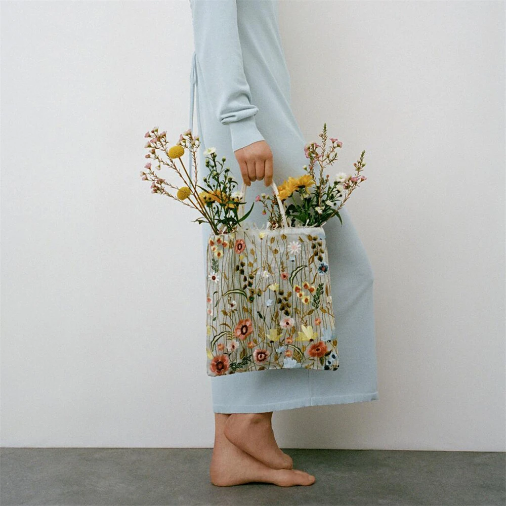 Women Transparent Embroidery Shoulder Bags Handbag Summer Floral Beach Organza Cloth Beach Bag Folding Portable Tote Bags
Women Transparent Embroidery Shoulder Bags Handbag Summer Floral Beach Organza Cloth Beach Bag Folding Portable Tote Bags