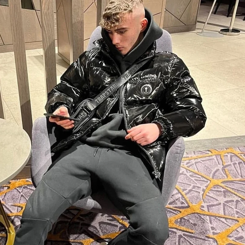 Trapstar bandolera Men's Winter Warm Hoodie Detachable Hooded Down Jacket 1:1 Top Quality Embroidered Letter Coat
Trapstar bandolera Men's Winter Warm Hoodie Detachable Hooded Down Jacket 1:1 Top Quality Embroidered Letter Coat