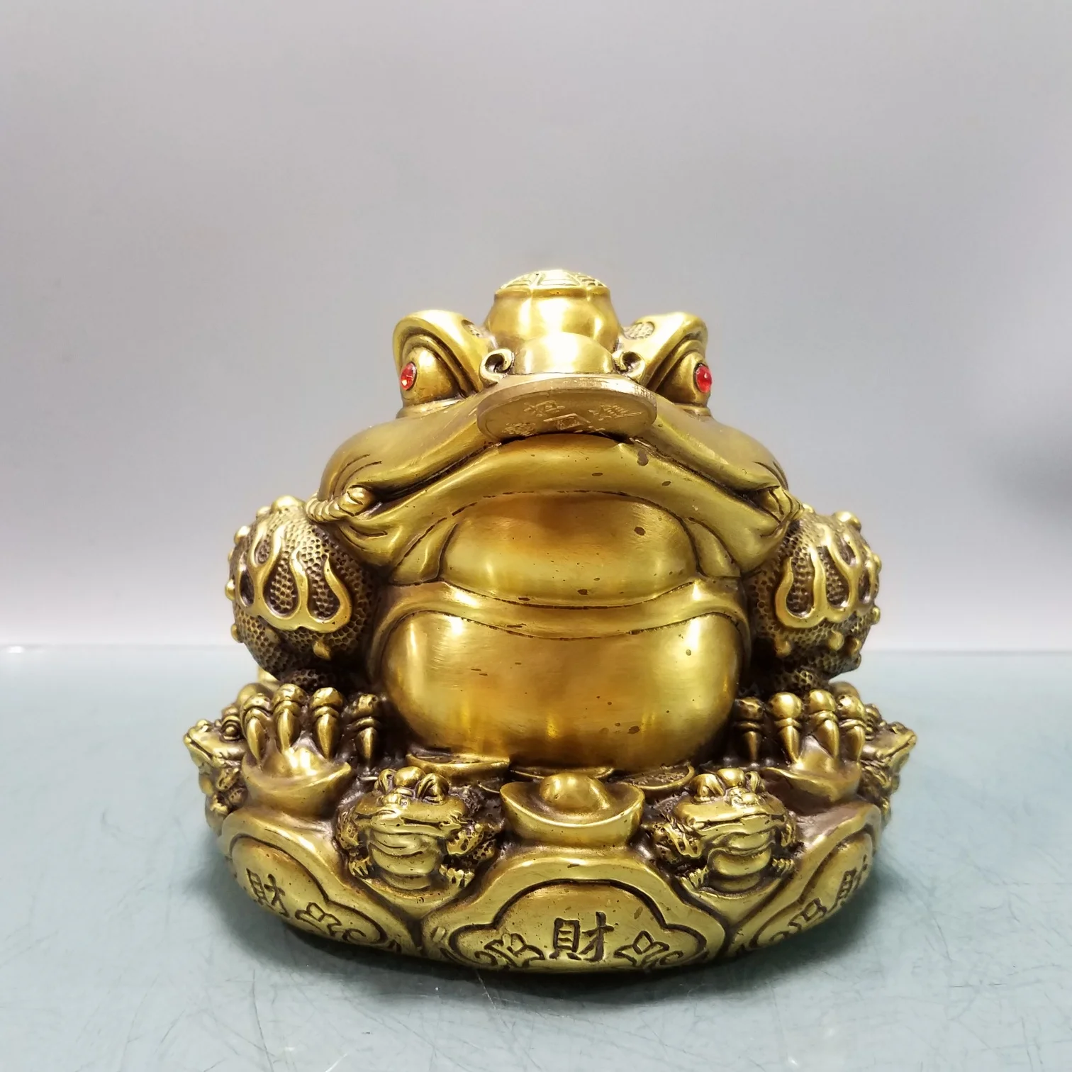 7"Tibet Temple Collection Old Brass Golden Toad Statue Coin ingots Yuanbao Eight directional golden toad Amass wealth Ornaments
7"Tibet Temple Collection Old Brass Golden Toad Statue Coin ingots Yuanbao Eight directional golden toad Amass wealth Ornaments