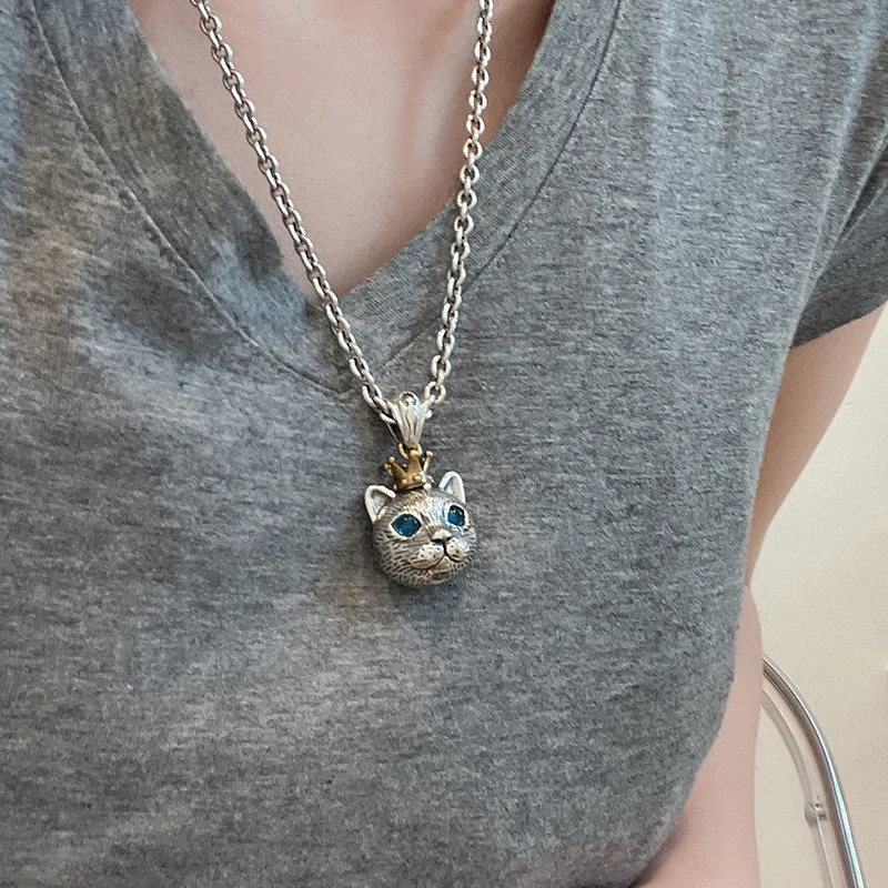 Women's New Personality Crown Cat Head Pendant Necklace Fashion Temperament Blue Eyed Cat Necklace Holiday Gift
Women's New Personality Crown Cat Head Pendant Necklace Fashion Temperament Blue Eyed Cat Necklace Holiday Gift