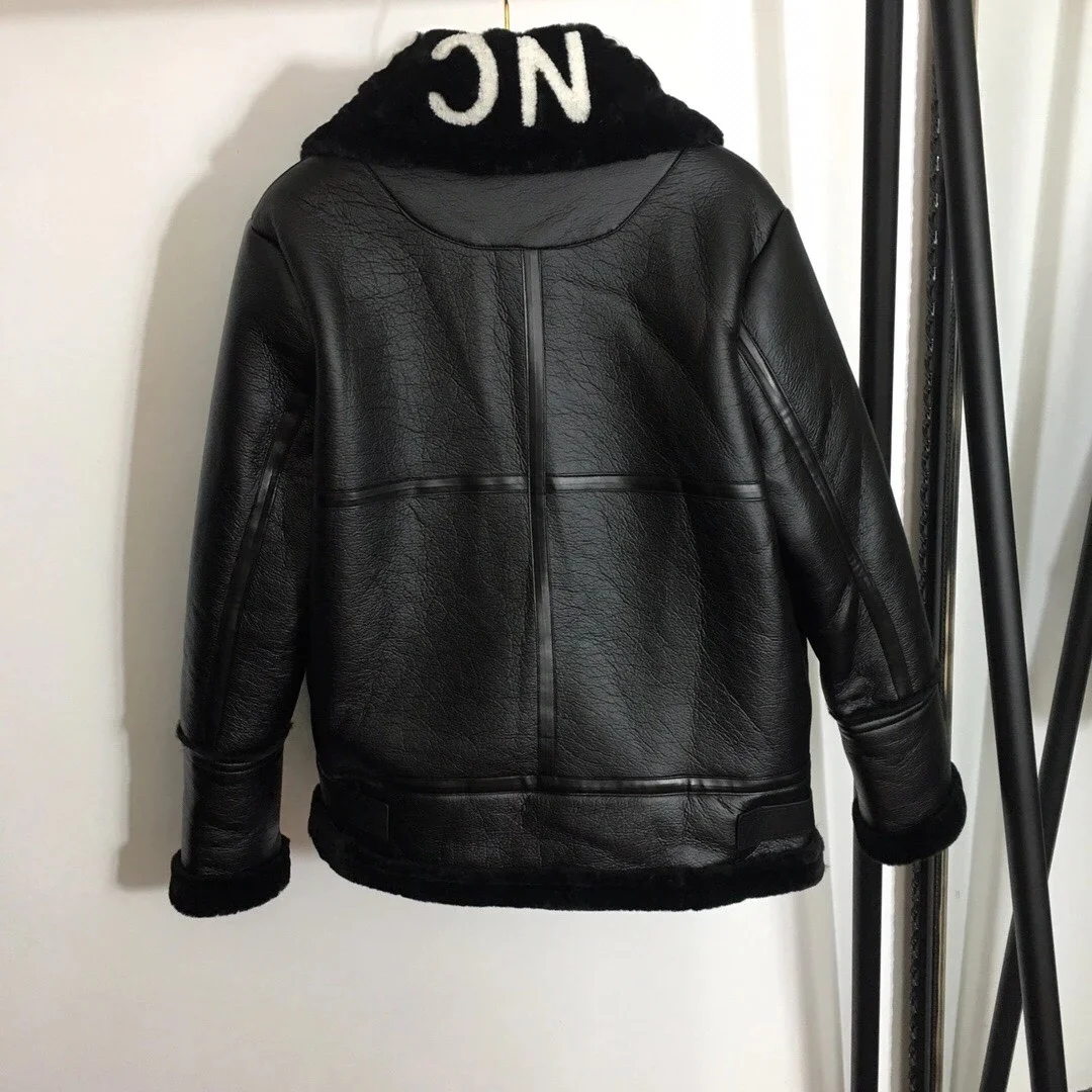 Winter 2022 New Women's High Quality PU Lamb Fur Short Sheep Leather Coat Motorcycle Jacket
Winter 2022 New Women's High Quality PU Lamb Fur Short Sheep Leather Coat Motorcycle Jacket