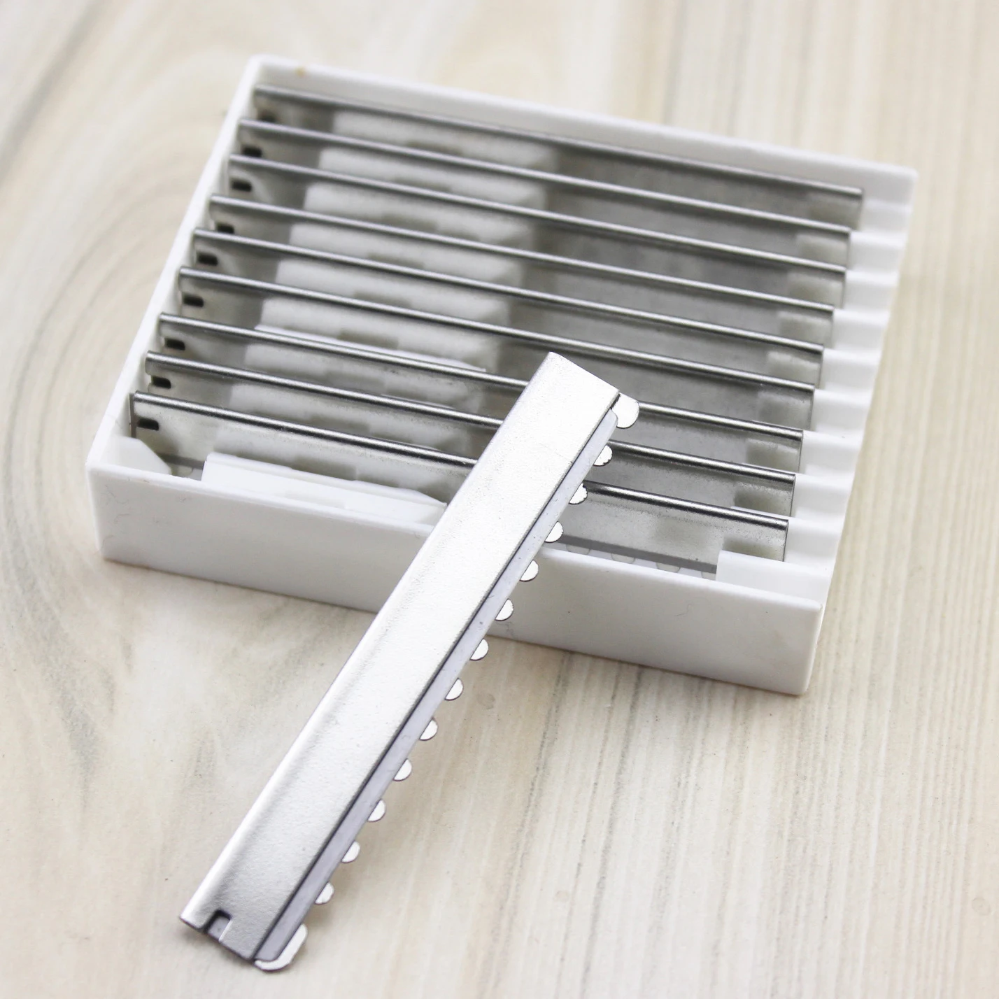 Sdatter 10/20pcs Safety Hair Knife Razor Blades Barber Stainless Steel Hairdressing Trimmer Thinning Cutting Blade Salon Shaving
Sdatter 10/20pcs Safety Hair Knife Razor Blades Barber Stainless Steel Hairdressing Trimmer Thinning Cutting Blade Salon Shaving