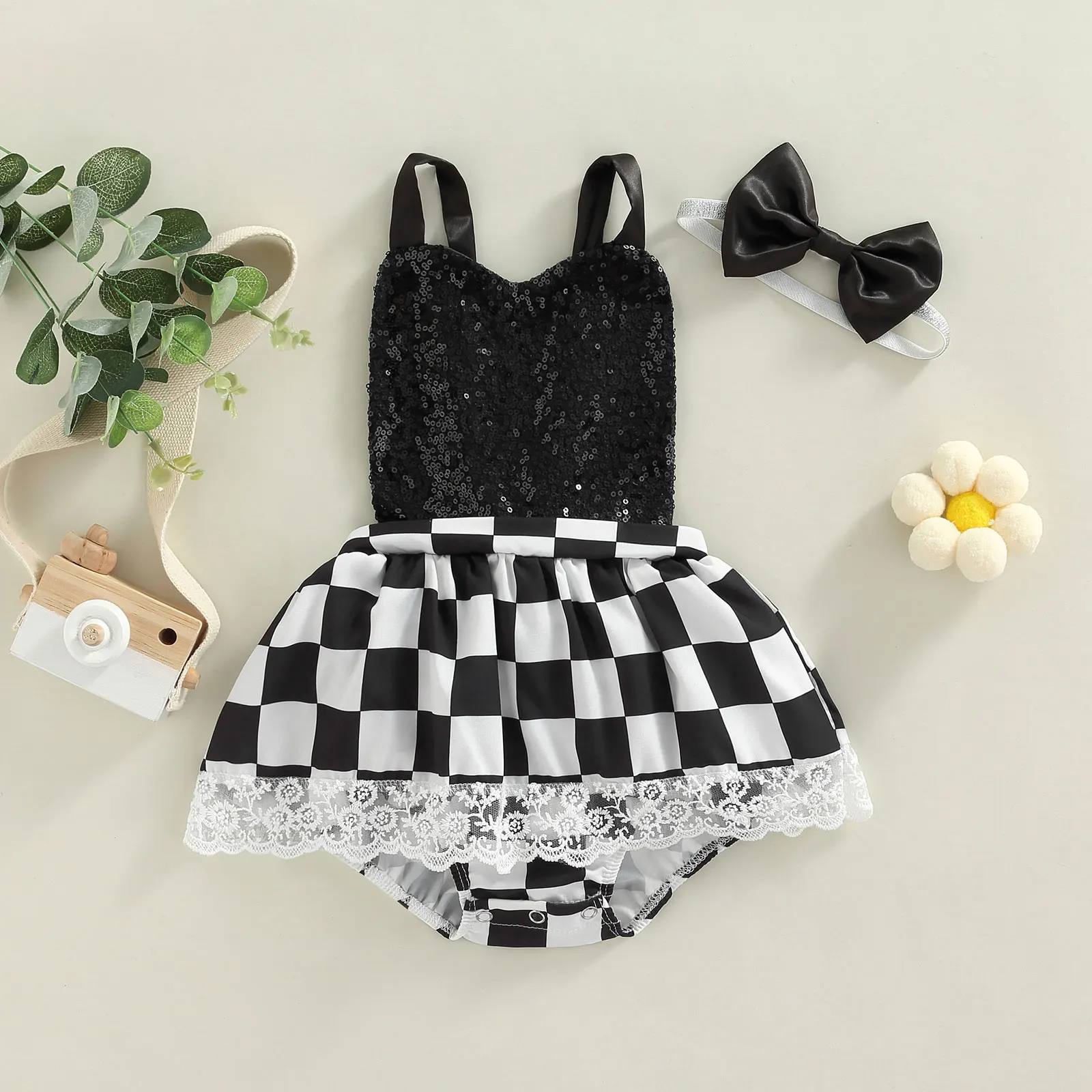 Женский комбинезон без рукавов, с блестками
Женский комбинезон без рукавов, с блестками