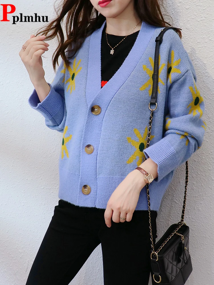 Coats Women Casual Loose Sweater Jackets Korean V-neck Knitwear Gilet Single Breasted Malhas Tops Sunflower Print Knit Cardigan
Coats Women Casual Loose Sweater Jackets Korean V-neck Knitwear Gilet Single Breasted Malhas Tops Sunflower Print Knit Cardigan