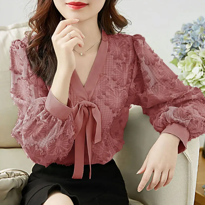 All-match Shirt Top Ladies V-neck Lace Hollow Top Fashion Oversize Casual Patchwork Embroidery Long-sleeved Shirt 2022 New 
All-match Shirt Top Ladies V-neck Lace Hollow Top Fashion Oversize Casual Patchwork Embroidery Long-sleeved Shirt 2022 New