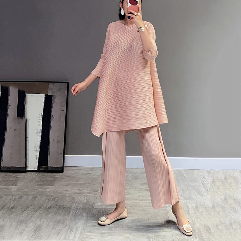Miyake Pleated Two Piece Set Long Sleeve Round Collar Pink T-Shirt + Wide Leg Pants Casual Style Loose Fall 2022 Winter Fashion
Miyake Pleated Two Piece Set Long Sleeve Round Collar Pink T-Shirt + Wide Leg Pants Casual Style Loose Fall 2022 Winter Fashion