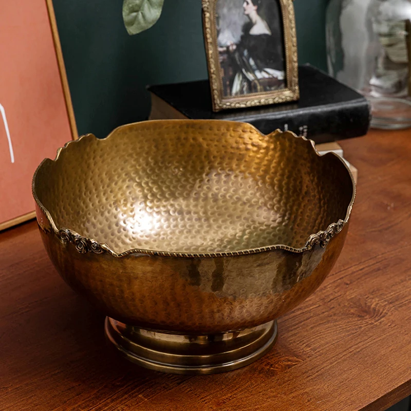 Hammered Brass Tray Imported From India Hand Made Retro Style Fruit Tray Red Wine Champagne Barrel Storage Bowl Decoration
Hammered Brass Tray Imported From India Hand Made Retro Style Fruit Tray Red Wine Champagne Barrel Storage Bowl Decoration