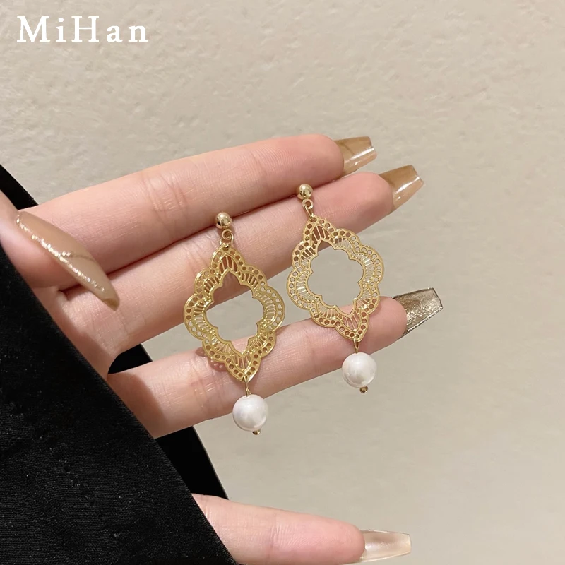 Mihan Fashion Jewelry S925 needle Hollow Metal Earrings Hot Sale Elegant Temperament Simulated Pearl Drop Earrings For Women
Mihan Fashion Jewelry S925 needle Hollow Metal Earrings Hot Sale Elegant Temperament Simulated Pearl Drop Earrings For Women