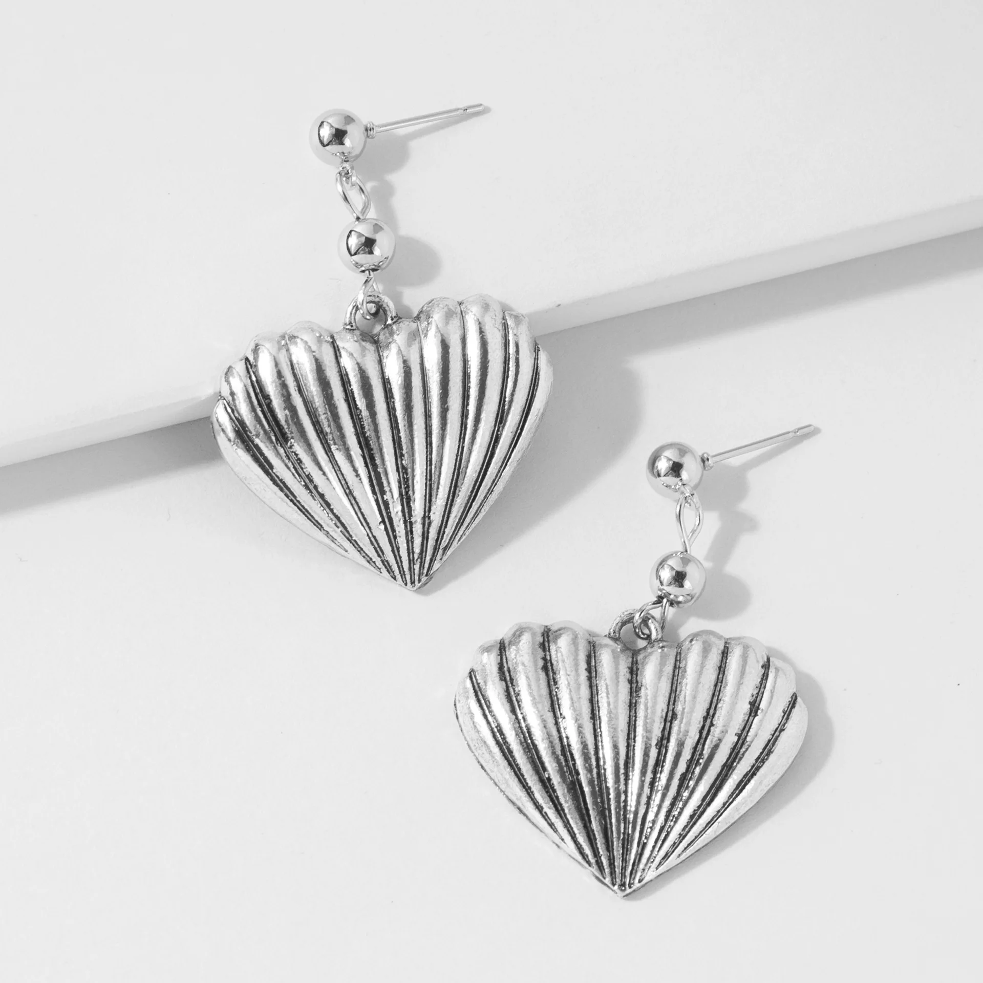 Retro Metal Heart Shell Dangle Drop Earrings Trendy Gold Color Alloy Earrings for Women Statement Party Jewelry Gifts 
Retro Metal Heart Shell Dangle Drop Earrings Trendy Gold Color Alloy Earrings for Women Statement Party Jewelry Gifts